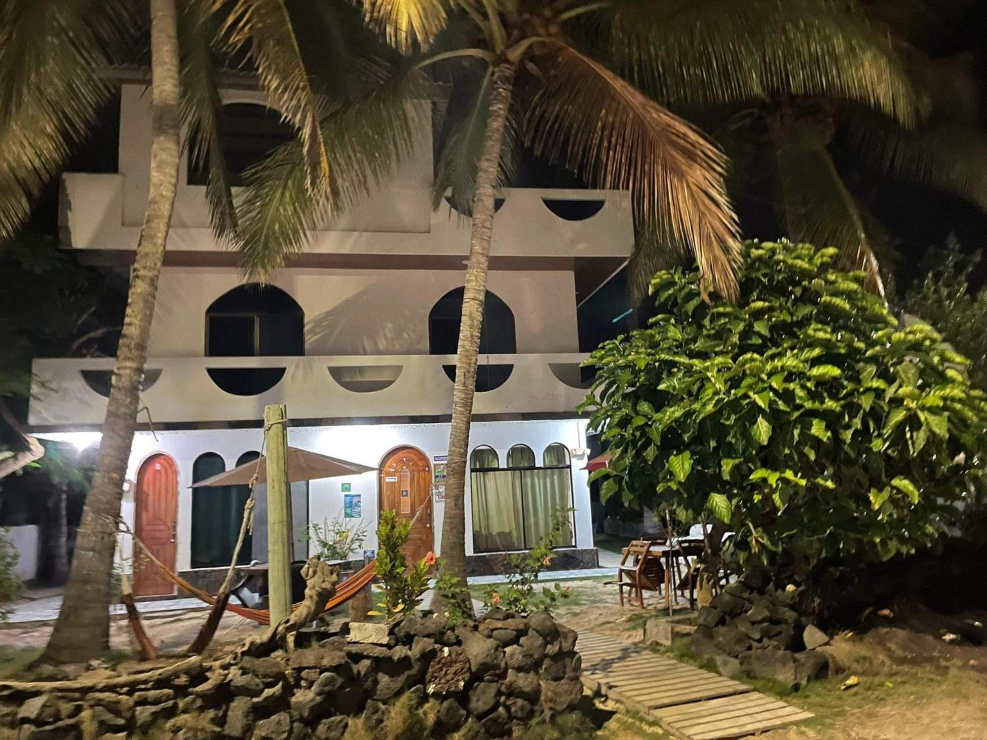 Hostal Muro De Las Lagrimas With High Speed Internet Starlink Пуерто Виламил Екстериор снимка